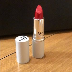 It “blurred line” lipstick